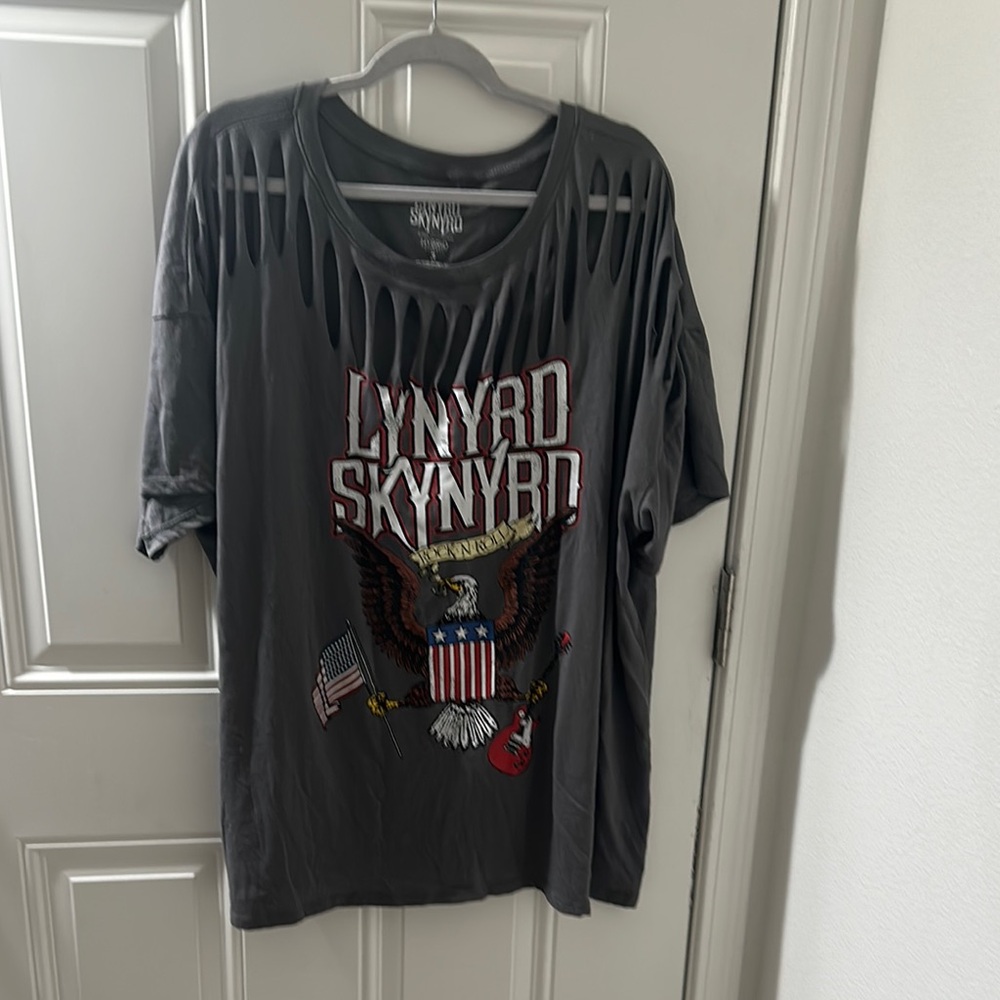 Lynyrd Skynyrd Distressed Gray Jersey Top